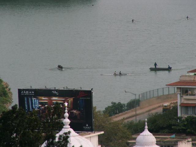 Scaled image rowing_on_ulshoor_lake.jpg 